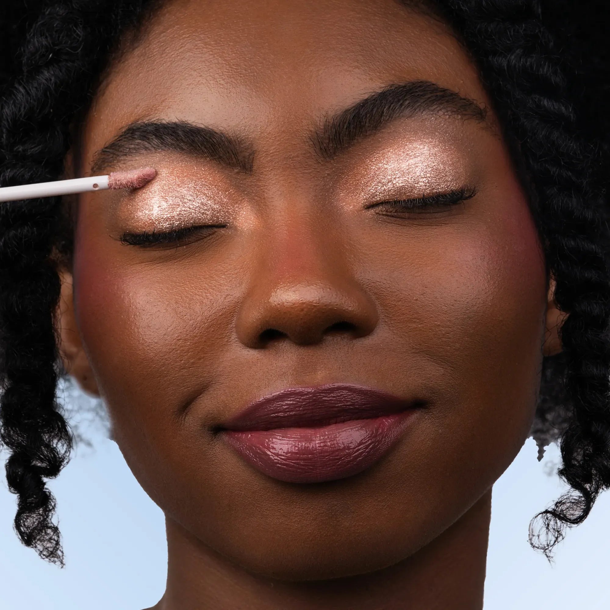 Model wearing ShadowSense product shade Sand Dollar Glitter